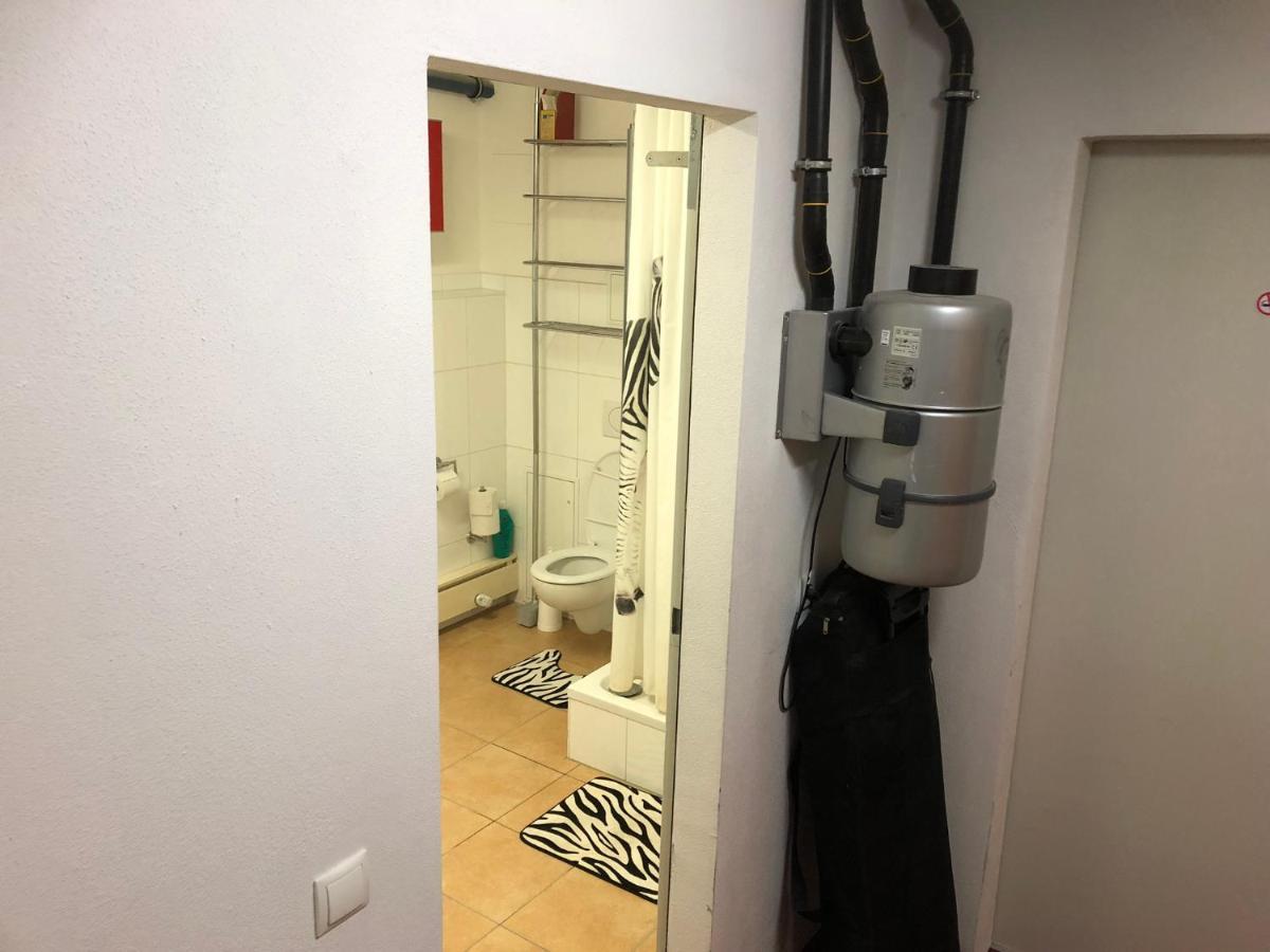 Holz-Wohnfass In Muenchen-Nymphenburg Appartement Buitenkant foto