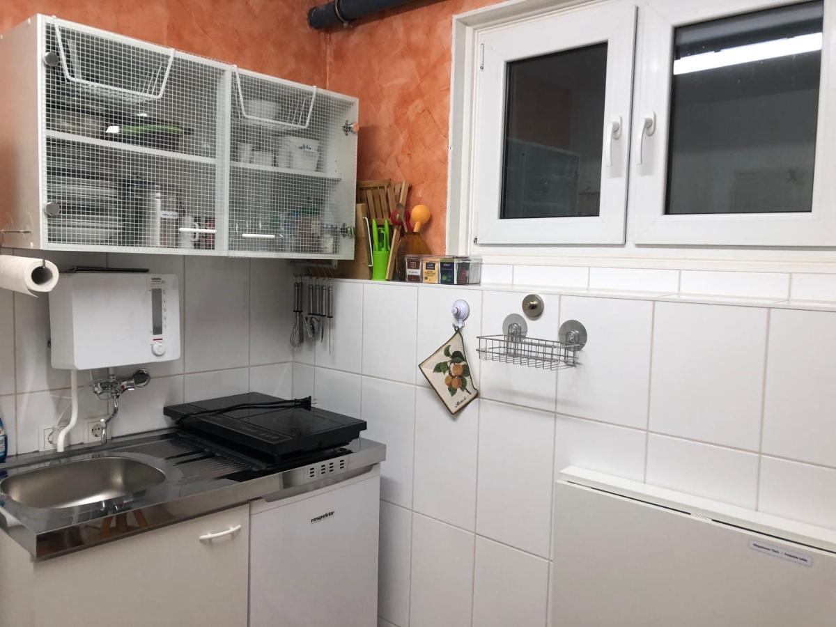 Holz-Wohnfass In Muenchen-Nymphenburg Appartement Buitenkant foto