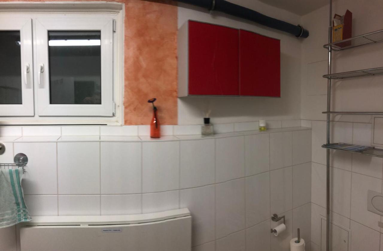 Holz-Wohnfass In Muenchen-Nymphenburg Appartement Buitenkant foto