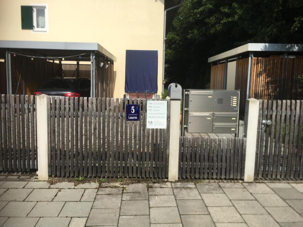 Holz-Wohnfass In Muenchen-Nymphenburg Appartement Buitenkant foto